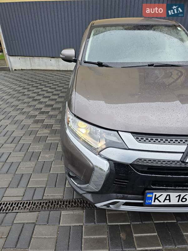 Позашляховик / Кросовер Mitsubishi Outlander 2015 в Хмельницькому фото 5 Позашляховик / Кросовер Mitsubishi Outlander 2015 в Хмельницькому