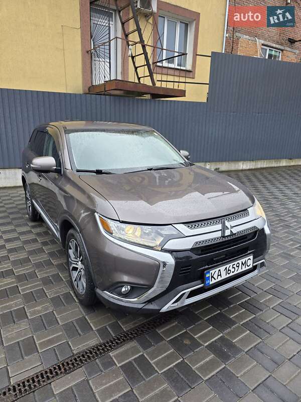 Позашляховик / Кросовер Mitsubishi Outlander 2015 в Хмельницькому фото 7 Позашляховик / Кросовер Mitsubishi Outlander 2015 в Хмельницькому