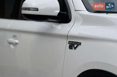 Внедорожник / Кроссовер Mitsubishi Outlander 2015 в 