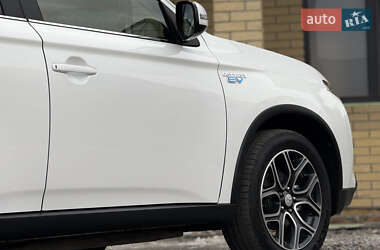 Внедорожник / Кроссовер Mitsubishi Outlander 2015 в 
