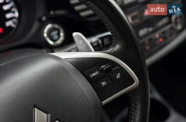 Внедорожник / Кроссовер Mitsubishi Outlander 2015 в 
