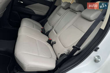 Внедорожник / Кроссовер Mitsubishi Outlander 2015 в 