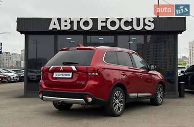 Внедорожник / Кроссовер Mitsubishi Outlander 2016 в 