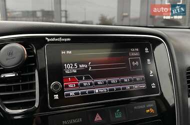 Внедорожник / Кроссовер Mitsubishi Outlander 2016 в 