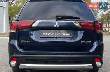 Внедорожник / Кроссовер Mitsubishi Outlander 2017 в 