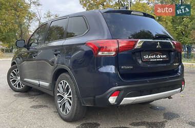 Внедорожник / Кроссовер Mitsubishi Outlander 2017 в 