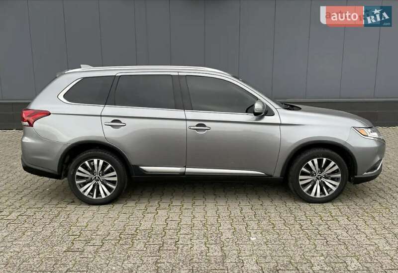 Внедорожник / Кроссовер Mitsubishi Outlander 2019 в Киеве фото 5 Внедорожник / Кроссовер Mitsubishi Outlander 2019 в Киеве