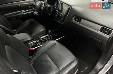 Позашляховик / Кросовер Mitsubishi Outlander 2019 в  фото 7 Позашляховик / Кросовер Mitsubishi Outlander 2019 в