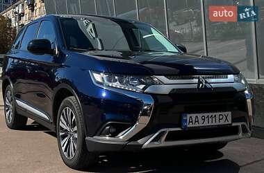 Позашляховик / Кросовер Mitsubishi Outlander 2020 в Києві