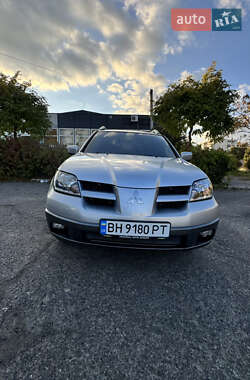 Внедорожник / Кроссовер Mitsubishi Outlander 2004 в  фото 4 Внедорожник / Кроссовер Mitsubishi Outlander 2004 в