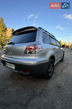Внедорожник / Кроссовер Mitsubishi Outlander 2004 в  фото 9 Внедорожник / Кроссовер Mitsubishi Outlander 2004 в