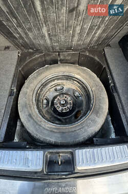 Внедорожник / Кроссовер Mitsubishi Outlander 2004 в  фото 15 Внедорожник / Кроссовер Mitsubishi Outlander 2004 в
