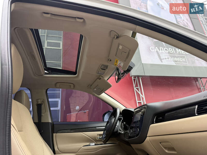 Позашляховик / Кросовер Mitsubishi Outlander 2015 в Києві фото 24 Позашляховик / Кросовер Mitsubishi Outlander 2015 в Києві