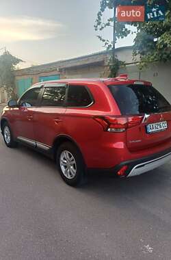 Внедорожник / Кроссовер Mitsubishi Outlander 2019 в 