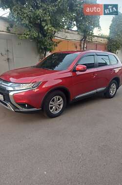 Внедорожник / Кроссовер Mitsubishi Outlander 2019 в 