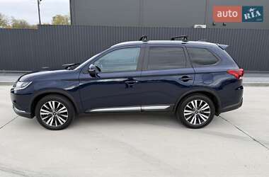 Внедорожник / Кроссовер Mitsubishi Outlander 2021 в 