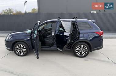Внедорожник / Кроссовер Mitsubishi Outlander 2021 в 