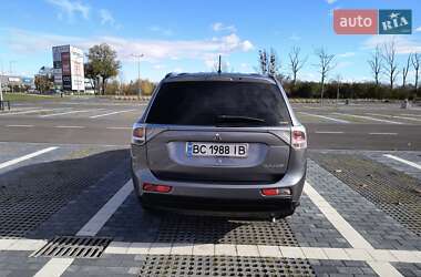 Внедорожник / Кроссовер Mitsubishi Outlander 2012 в 