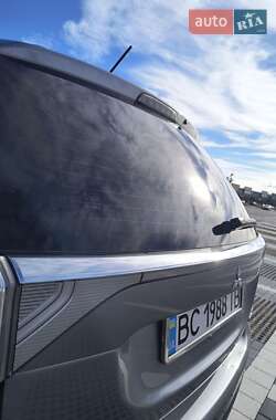 Внедорожник / Кроссовер Mitsubishi Outlander 2012 в 
