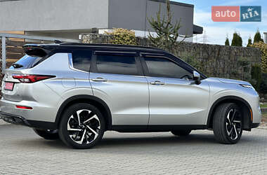 Позашляховик / Кросовер Mitsubishi Outlander 2022 в  фото 16 Позашляховик / Кросовер Mitsubishi Outlander 2022 в