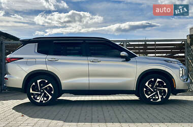 Позашляховик / Кросовер Mitsubishi Outlander 2022 в  фото 30 Позашляховик / Кросовер Mitsubishi Outlander 2022 в