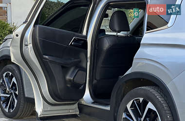 Позашляховик / Кросовер Mitsubishi Outlander 2022 в  фото 72 Позашляховик / Кросовер Mitsubishi Outlander 2022 в