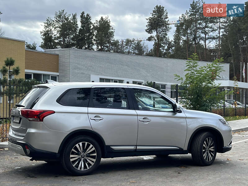 Позашляховик / Кросовер Mitsubishi Outlander 2018 в Житомирі