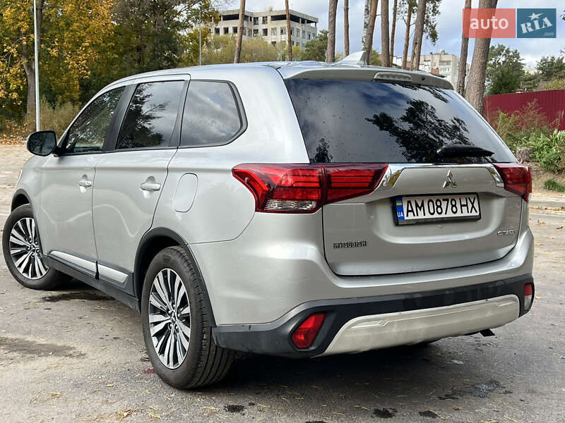 Позашляховик / Кросовер Mitsubishi Outlander 2018 в Житомирі