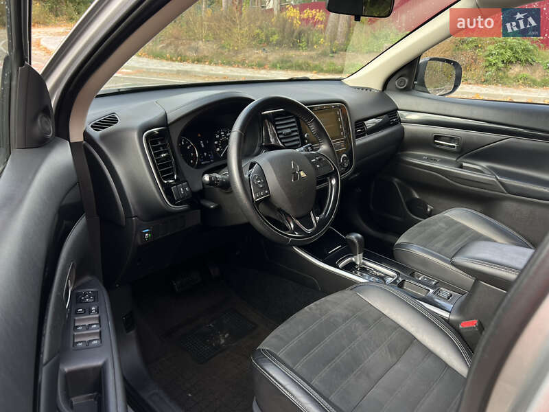 Позашляховик / Кросовер Mitsubishi Outlander 2018 в Житомирі