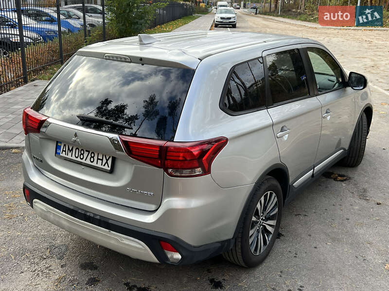 Позашляховик / Кросовер Mitsubishi Outlander 2018 в Житомирі