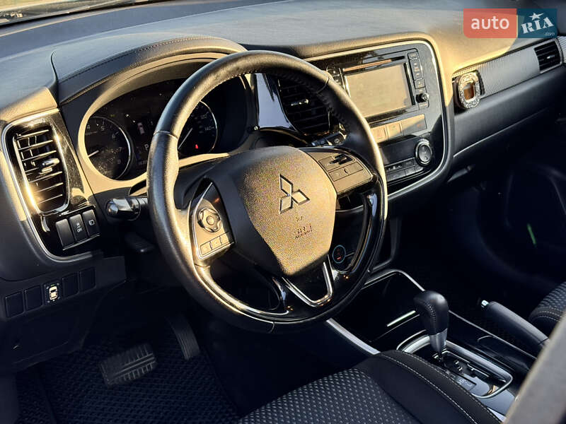 Внедорожник / Кроссовер Mitsubishi Outlander 2017 в Днепре фото 3 Внедорожник / Кроссовер Mitsubishi Outlander 2017 в Днепре