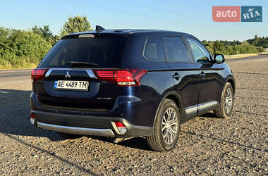 Позашляховик / Кросовер Mitsubishi Outlander 2017 в  фото 7 Позашляховик / Кросовер Mitsubishi Outlander 2017 в