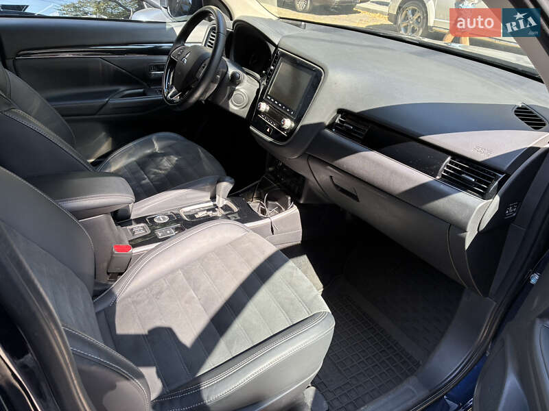 Позашляховик / Кросовер Mitsubishi Outlander 2020 в Тернополі