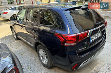 Позашляховик / Кросовер Mitsubishi Outlander 2020 в 