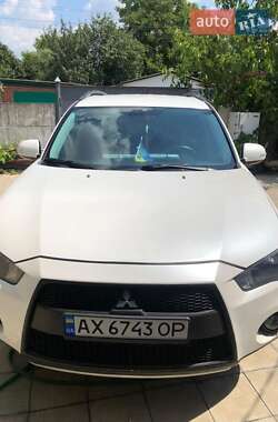 Внедорожник / Кроссовер Mitsubishi Outlander 2012 в 
