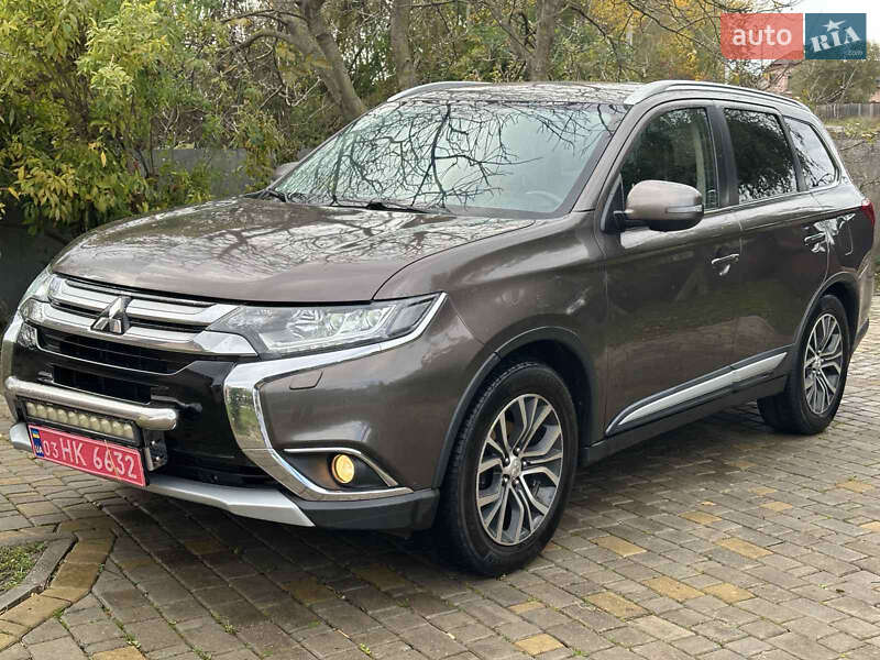 Позашляховик / Кросовер Mitsubishi Outlander 2016 в Радивиліві