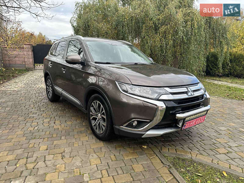 Позашляховик / Кросовер Mitsubishi Outlander 2016 в Радивиліві