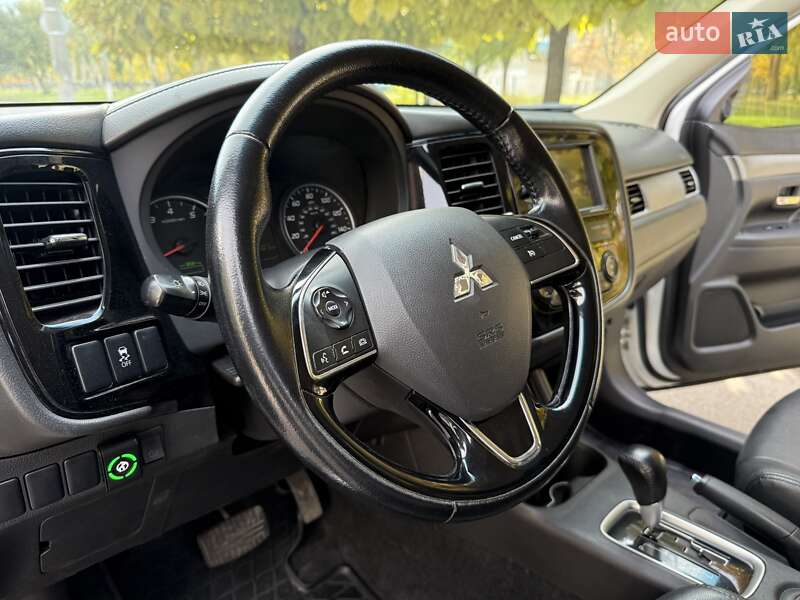 Внедорожник / Кроссовер Mitsubishi Outlander 2015 в Днепре фото 19 Внедорожник / Кроссовер Mitsubishi Outlander 2015 в Днепре