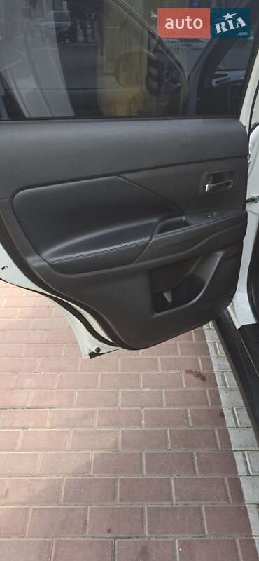 Позашляховик / Кросовер Mitsubishi Outlander 2018 в Житомирі