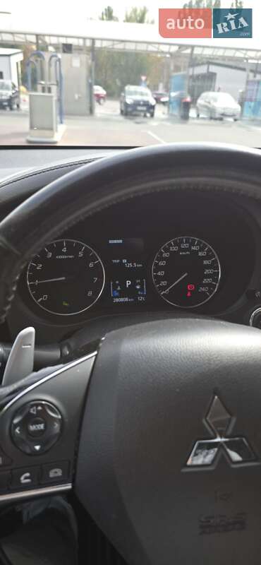 Позашляховик / Кросовер Mitsubishi Outlander 2018 в Житомирі