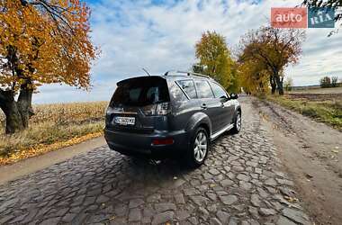 Позашляховик / Кросовер Mitsubishi Outlander 2011 в  фото 6 Позашляховик / Кросовер Mitsubishi Outlander 2011 в