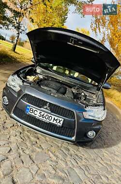 Позашляховик / Кросовер Mitsubishi Outlander 2011 в  фото 16 Позашляховик / Кросовер Mitsubishi Outlander 2011 в