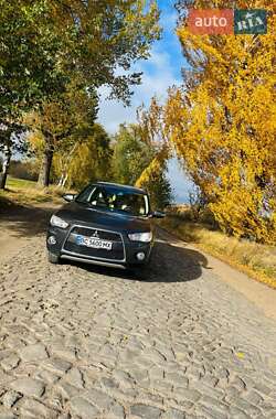Позашляховик / Кросовер Mitsubishi Outlander 2011 в  фото 18 Позашляховик / Кросовер Mitsubishi Outlander 2011 в