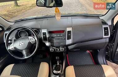 Позашляховик / Кросовер Mitsubishi Outlander 2011 в  фото 24 Позашляховик / Кросовер Mitsubishi Outlander 2011 в