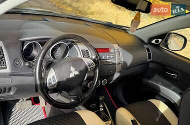 Позашляховик / Кросовер Mitsubishi Outlander 2011 в  фото 29 Позашляховик / Кросовер Mitsubishi Outlander 2011 в