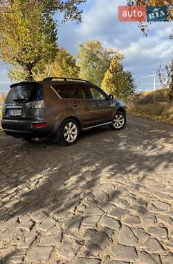 Позашляховик / Кросовер Mitsubishi Outlander 2011 в  фото 43 Позашляховик / Кросовер Mitsubishi Outlander 2011 в