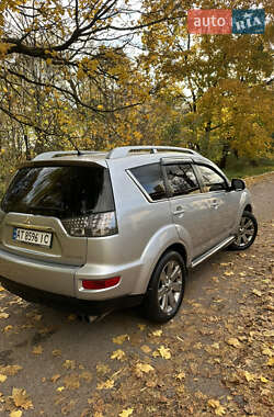 Позашляховик / Кросовер Mitsubishi Outlander 2009 в  фото 3 Позашляховик / Кросовер Mitsubishi Outlander 2009 в