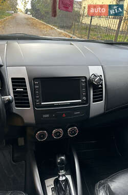 Позашляховик / Кросовер Mitsubishi Outlander 2009 в  фото 16 Позашляховик / Кросовер Mitsubishi Outlander 2009 в