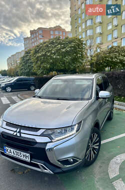 Внедорожник / Кроссовер Mitsubishi Outlander 2018 в Киеве