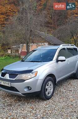 Внедорожник / Кроссовер Mitsubishi Outlander 2007 в Косове Внедорожник / Кроссовер Mitsubishi Outlander 2007 в Косове